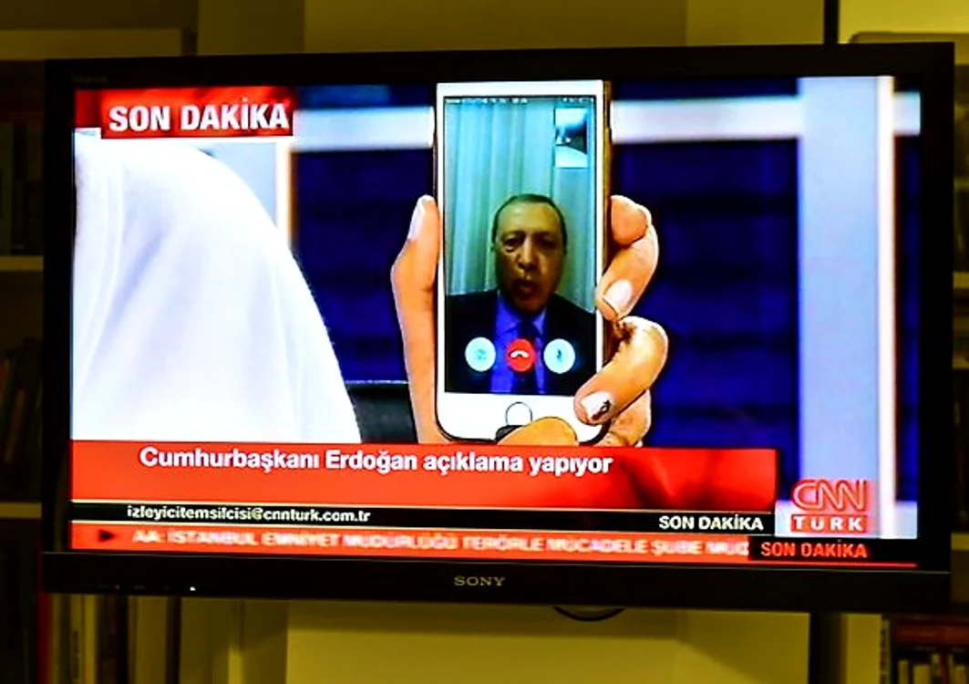 
    Erdogan s-a adresat națiunii prin aplicația Face TimeFoto: Getty Images  