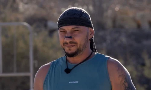 De ce poartă Nick nnd dispozitivul negru pe nas la Power Couple