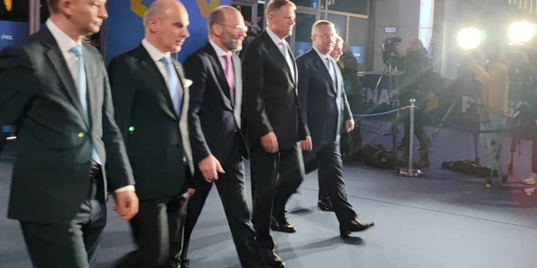 Klaus Iohannis cu Weber   Muresan   Rares Bogdan FOTO Radu Eremia jpg
