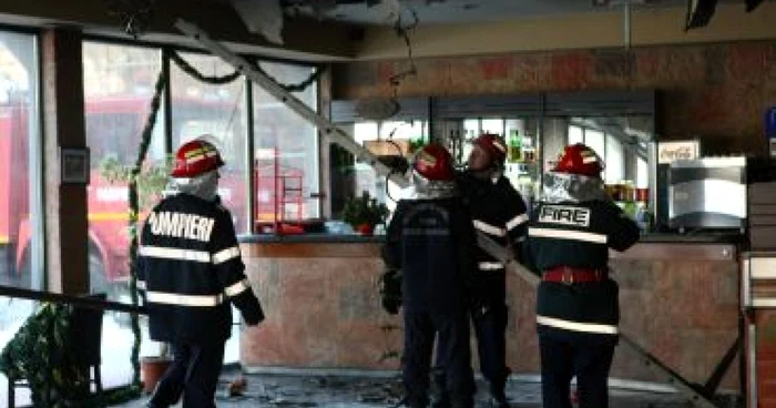 Pompierii s-au luptat mai bine de două ore cu flăcările