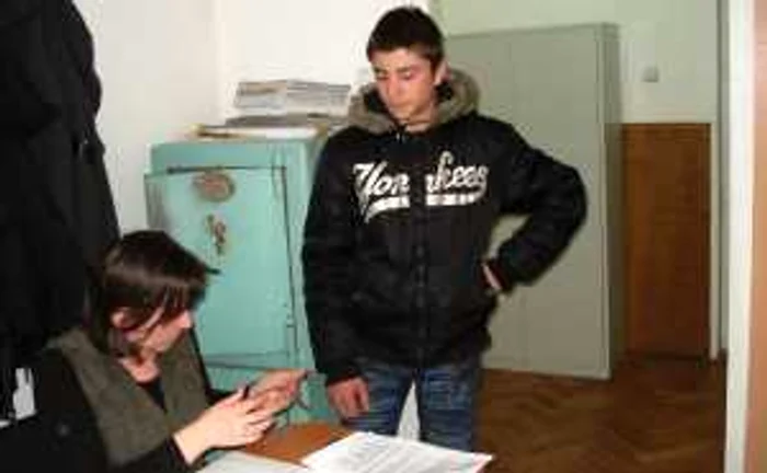 Banii de liceu vor veni în ciuda crizei Foto: arhivă