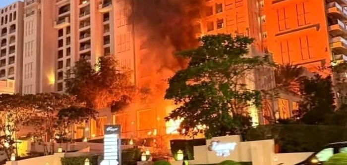 Hotelul The Palm Fairmont, în flăcări foto: Facebook 