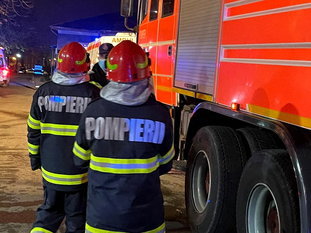 Pompierii au oprit extinderea flăcărilor. FOTO ISU Prahova
