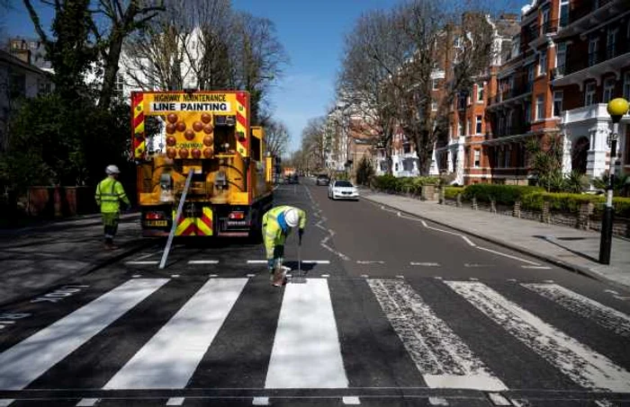 trecerea de pietoni de pe Abbey Road a fost revopsită foto guliver getty images