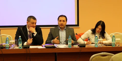 Deputatul PSD Christian Rizea (centru) a venit la Chișinău pentru a racola noi votanți de partid