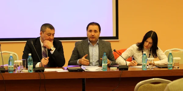 Deputatul PSD Christian Rizea (centru) a venit la Chișinău pentru a racola noi votanți de partid