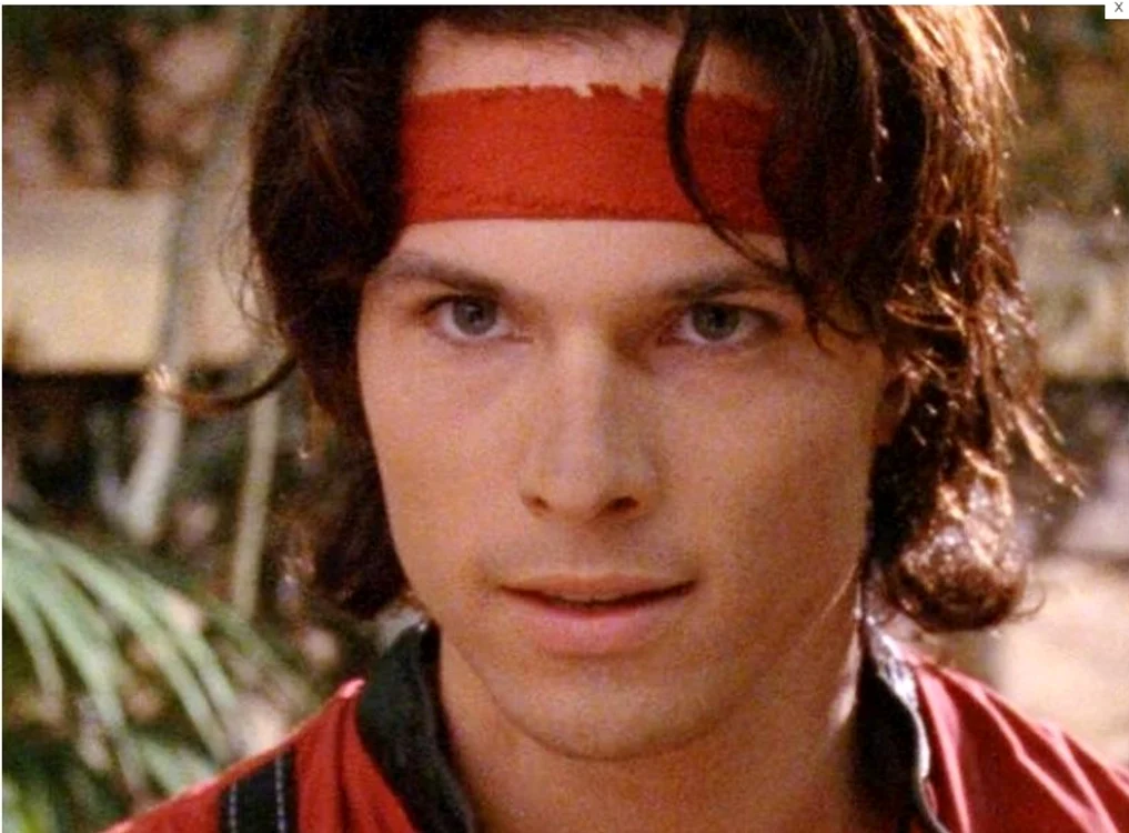 Ricardo Medina Jr în rolul ranger-ului roşu în filmul Power Rangers Wild Force