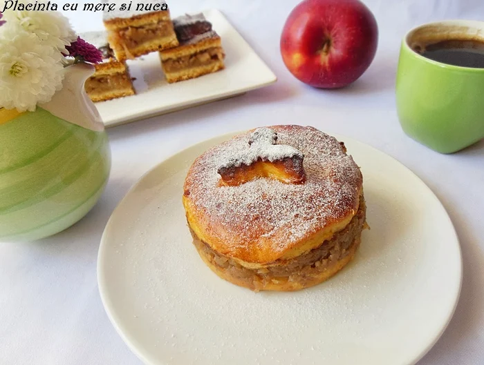 
    Plăcintă cu mere şi nucă  