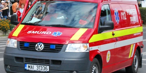 Copilul și cu mama lui au fost transportați la spital