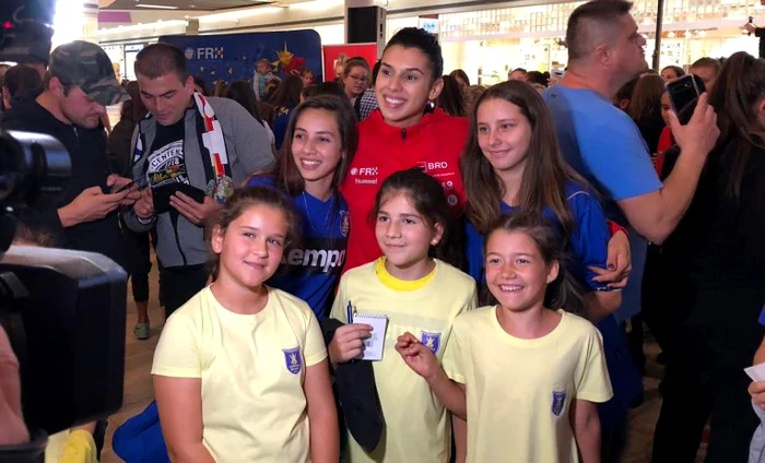 Denisa Dedu, alături de fani la Brașov