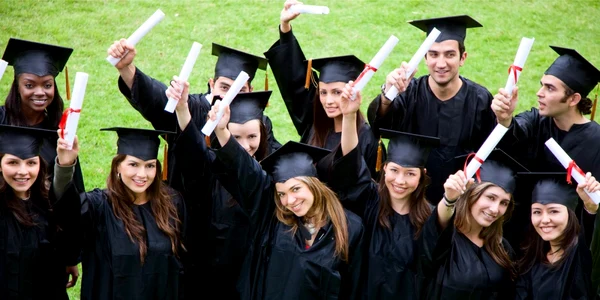 studenti absolventi FOTO shutterstock