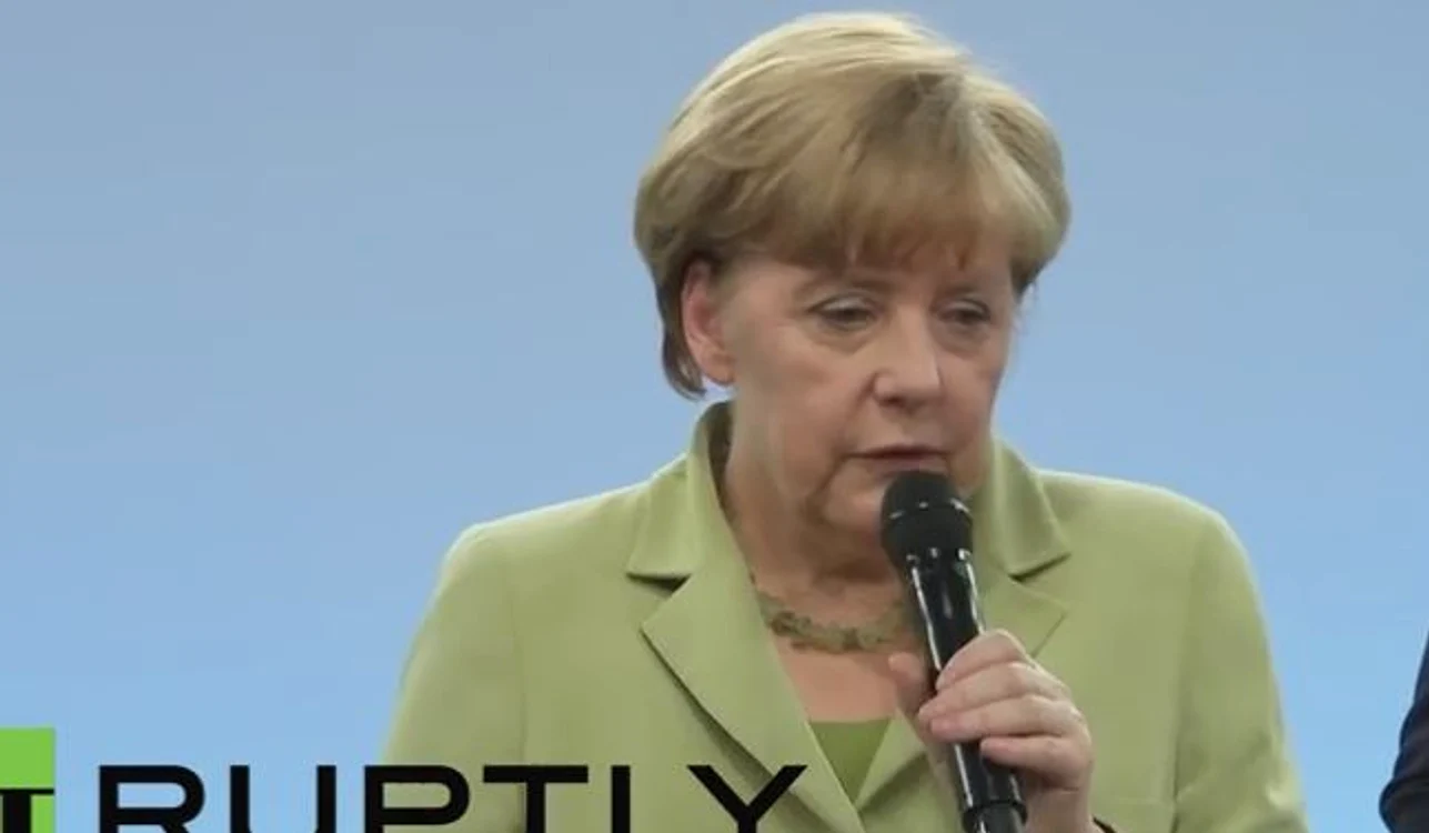 
    Angela Merkel a făcut-o pe o fetiță să plângă într-o conferință televizatăfoto: captură video Youtube  