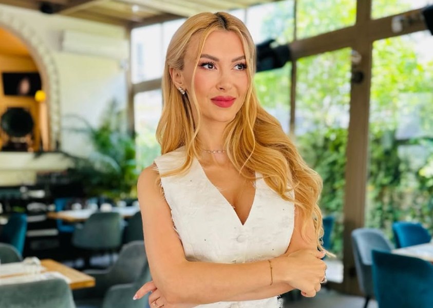 De ce nu mai face parte Andreea Bălan din juriul „Te cunosc de undeva”. Vedetei i s-ar fi sugerat să facă un pas în spate