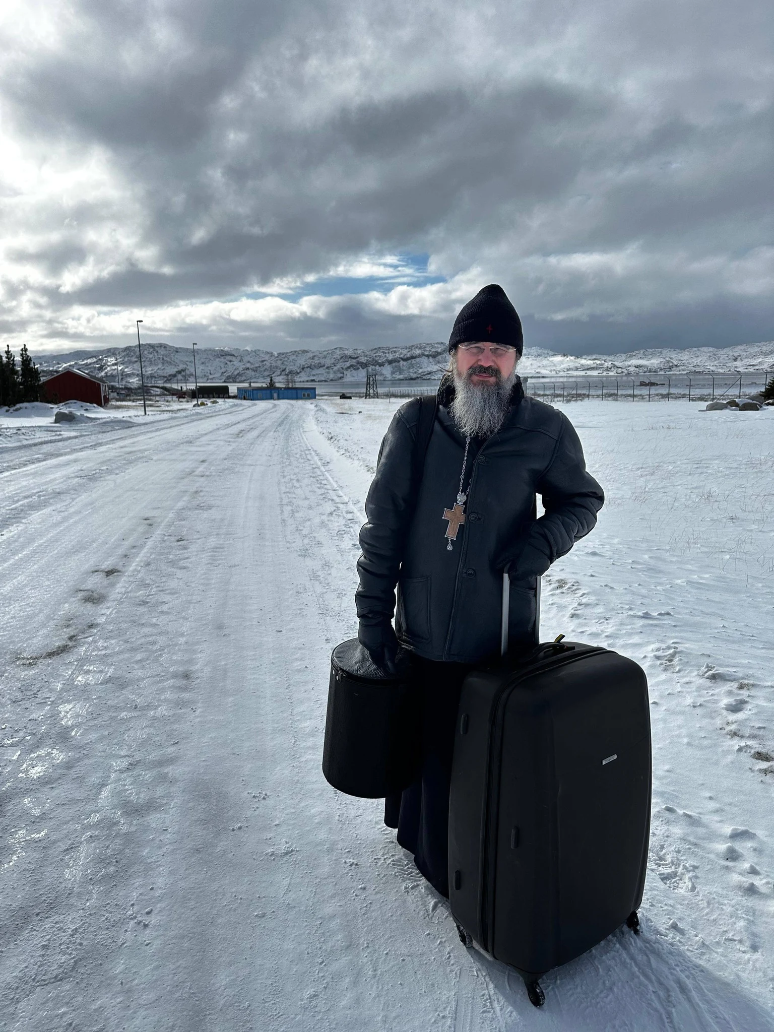 Preot român, misiune neobișnuită în Groenlanda. Va boteza tineri inuiți „printre ghețari și întinderi nesfârșite de zăpadă”