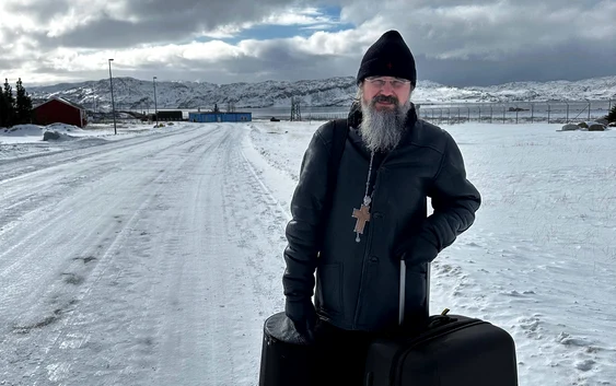 Un episcop român botează inuiți printre ghețarii din Groenlanda FOTO: Episcopia Europei de Nord
