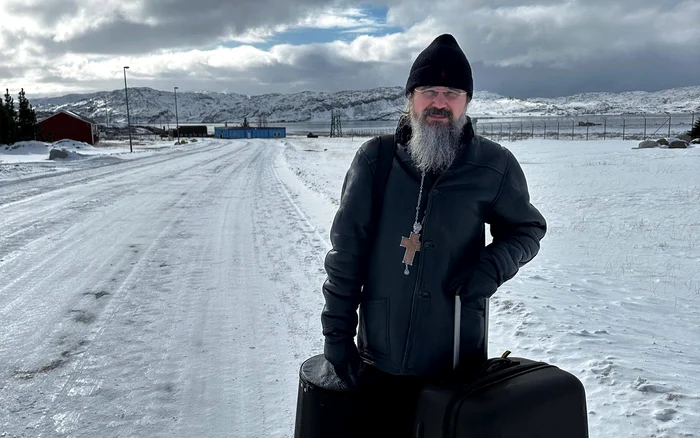 Un episcop român botează inuiți printre ghețarii din Groenlanda FOTO: Episcopia Europei de Nord