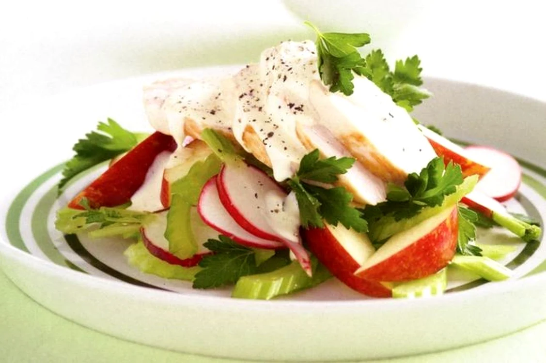 Salata de pui cu mere si telina jpeg