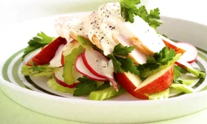 Salata de pui cu mere si telina jpeg