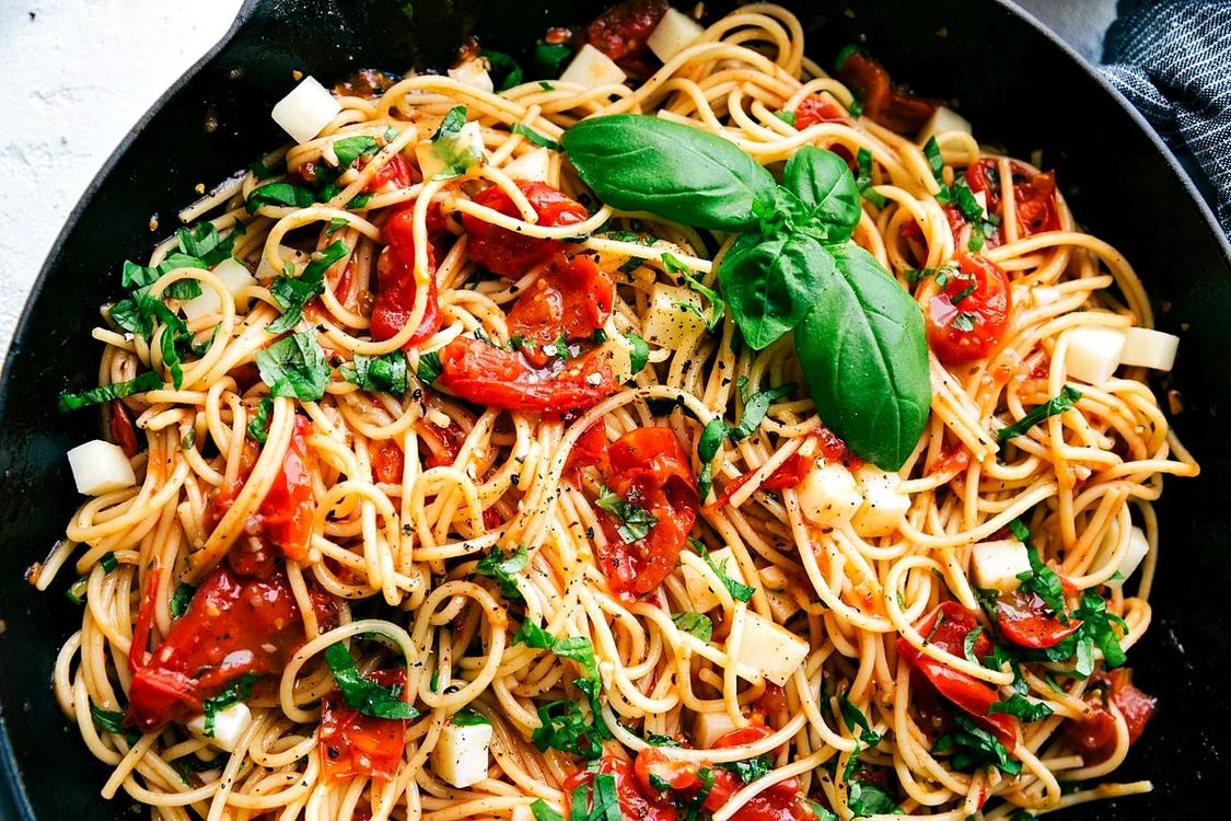 spaghete in sos de rosii jpeg