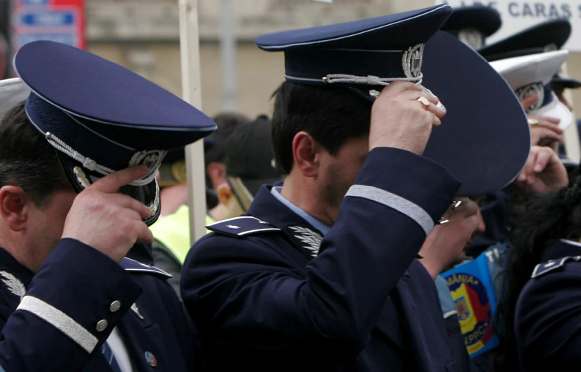 
    Vă prezentăm o selecţie cu cele mai mari scandaluri în care au fost implicaţi poliţişti româniFoto: Mediafax  