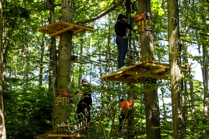 Tot mai mulți turiști străini ajung aici / foto: parc-aventura.ro