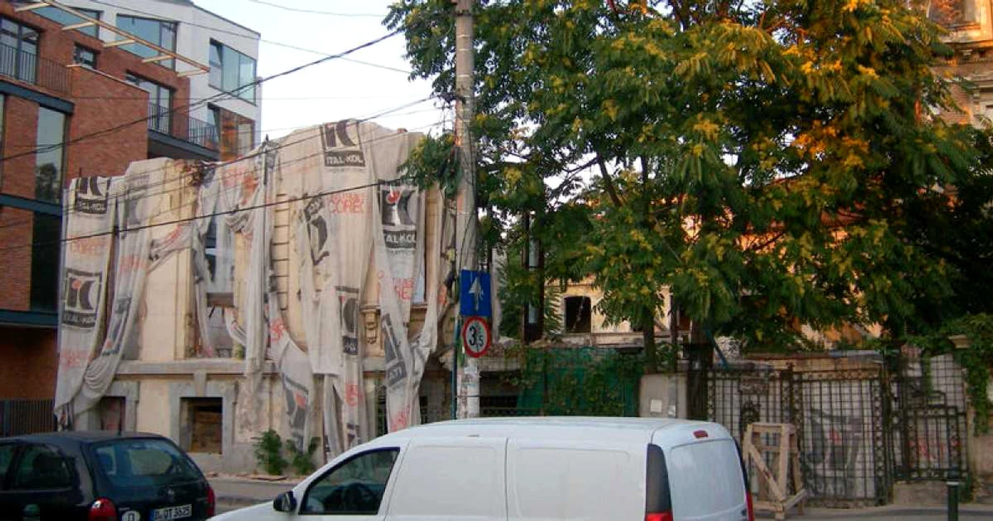 Casa de pe strada Visarion nr.8 a rămas o ruină. FOTO Hotnews.ro