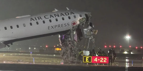 accident pe un aeroport din new york  foto x @BreakingXAlerts jfif