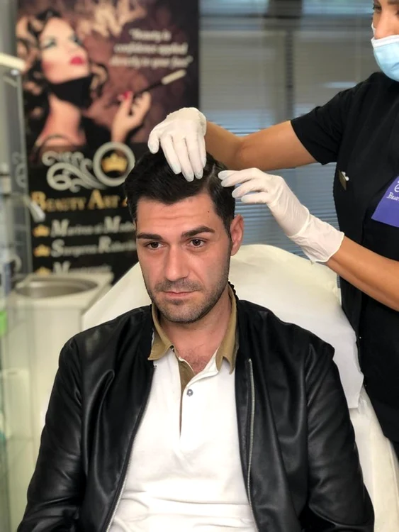 Solistul Gabriel Dumitru, la salonfoto: arhivă personală