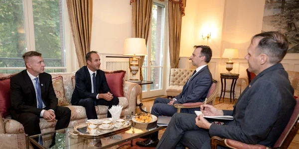 întâlnirea a doi judecători ungari cu ambasadorul american David Pressman: Foto: Twitter/ David Pressman
