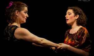 Joacă adesea cu Cabiria (19 ani), fiica ei  jpeg