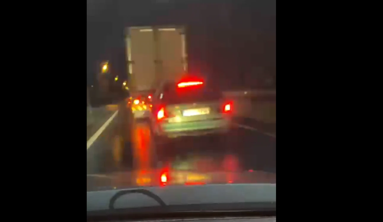 Soferul fără permis a intrat cu masina în autospeciala de poliţie FOTO captură videp