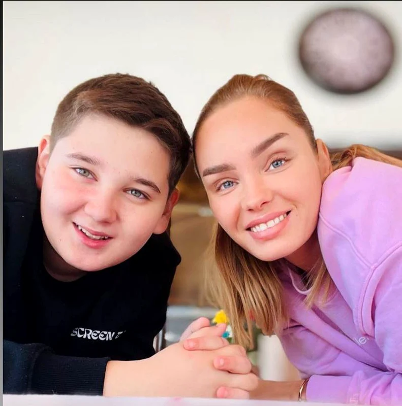 Maria Constantin și fiul său, Codruț. Sursă: Instagram