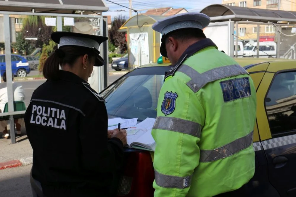 Polițiștii locali ar putea primi atribuții noi în trafic. MAI vrea să le permită să oprească șoferii și să le dea amenzi