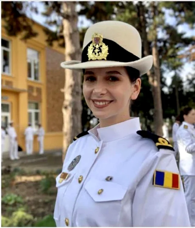 Daliana-Maria Moldovan, încântată de uniforma militară