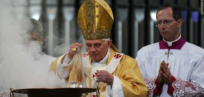 Papa Benedict al XVI-lea, sfinţind Catedrala Sagrada Familia, o emblemă a Barcelonei - foto: CNN