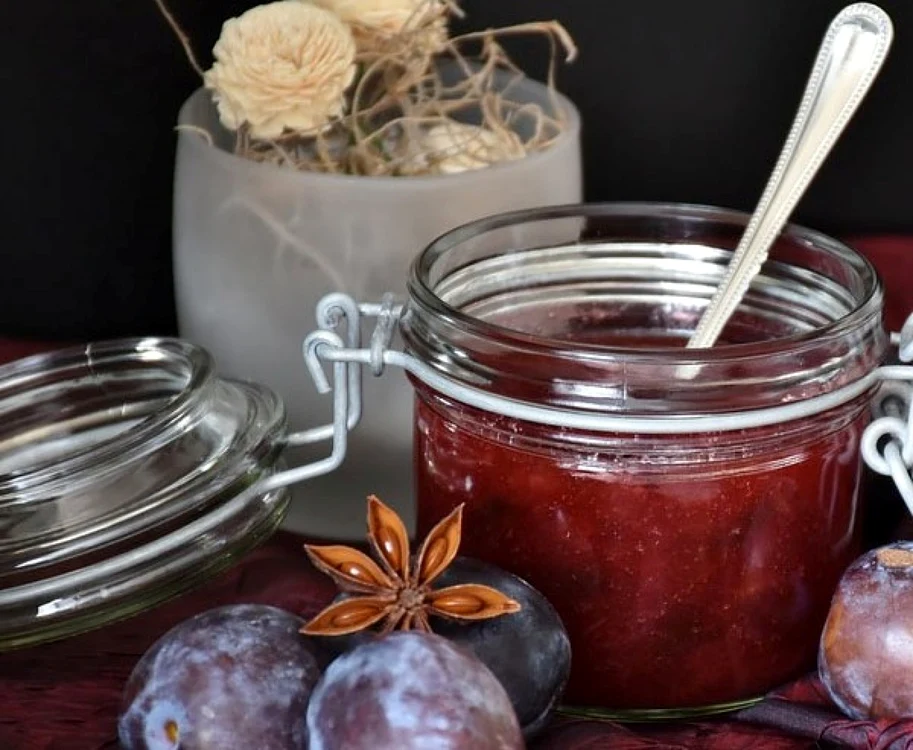 Magiun dietetic din prune cu nuci. FOTO certo.co.uk