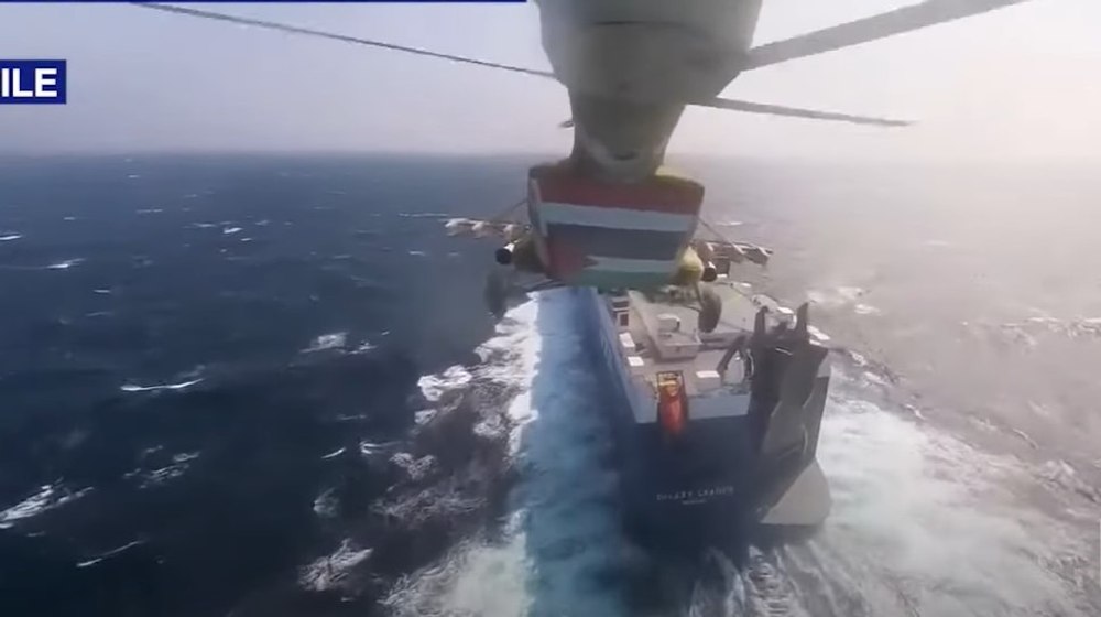 Echipajul unei nave aflate în Golful Aden s-a salvat în ultima clipă, după ce a fost atacat cu rachete trase din Yemen
