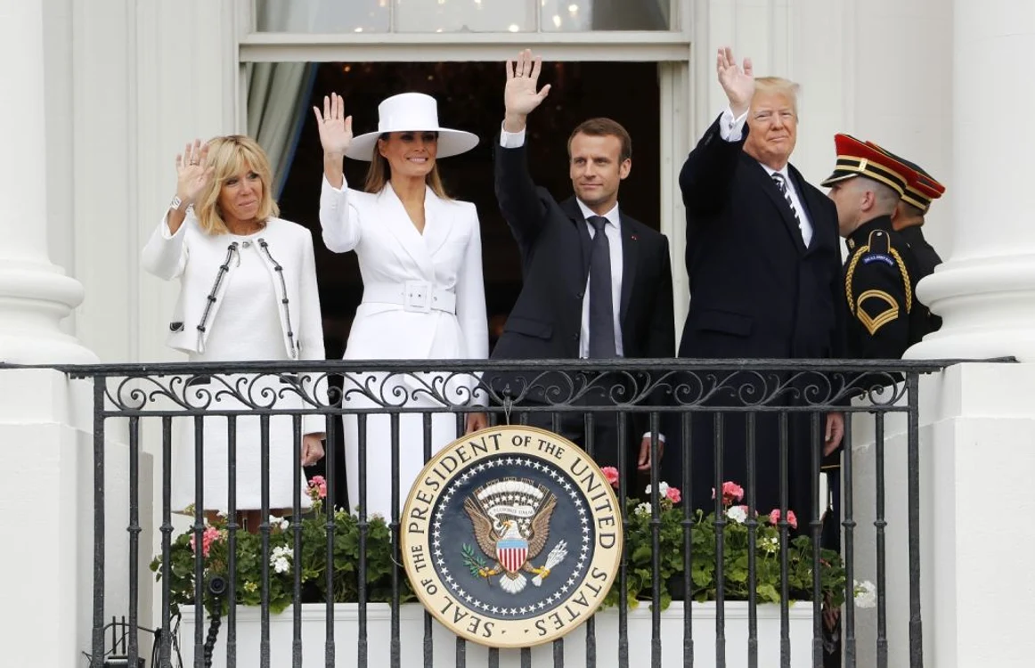 De la stânga la dreapta: Brigitte Macron, Melania Trump, Emmanuel Macron şi Donald Trump, în timpul vizitei de stat efectuate de preşedintele Franţei la Washington  Foto: EPA/EFE