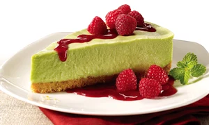 Tort sărac în calorii cu budincă şi fructe de pădure jpeg