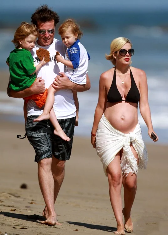 Tori Spelling, pe în Malibu (Foto: Splash News)