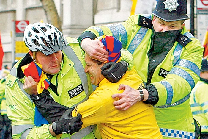 Cer ca banii să fie investiţi în şcoli şi spitale