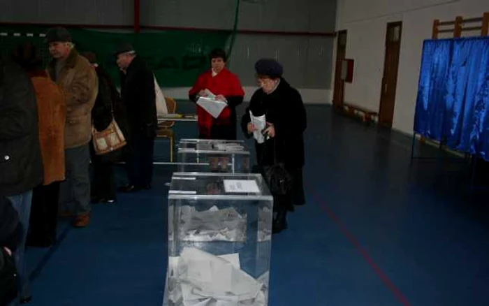 Peste 1000 de locuitori s-au prezentat la urne la Gheorghe Lazăr FOTO: adevarul.ro