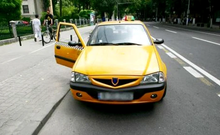 Hoţii au transportat fierul vechi cu taxiul