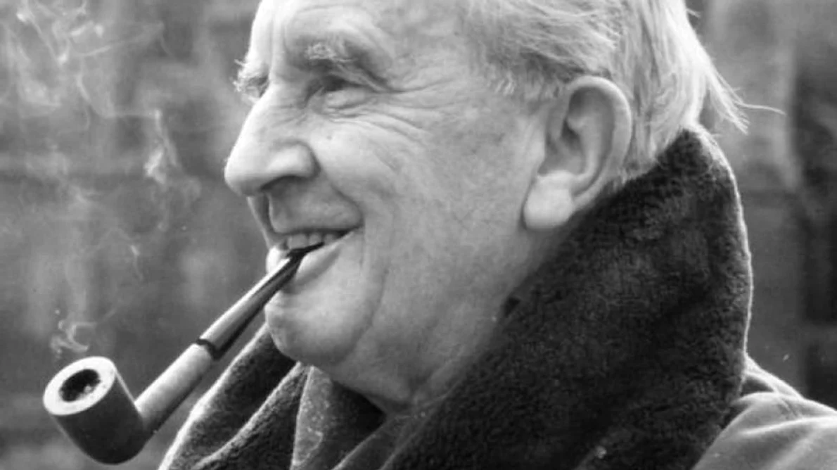Scurtă biografie de scriitor: J R R Tolkien jpeg