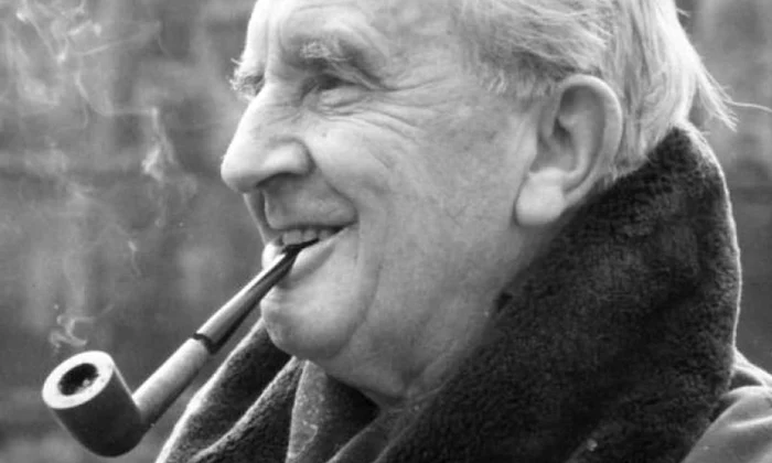 Scurtă biografie de scriitor: J R R Tolkien jpeg