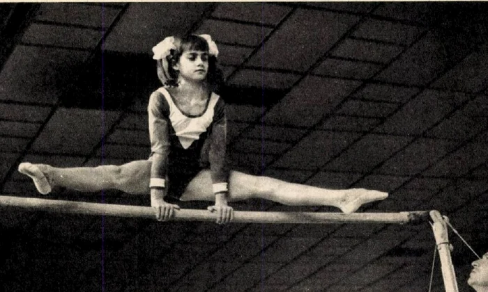 Nadia Comăneci în „Almanahul Sportul” din 1974, p. 139 (© Facebook / Arhivele Naționale ale României)