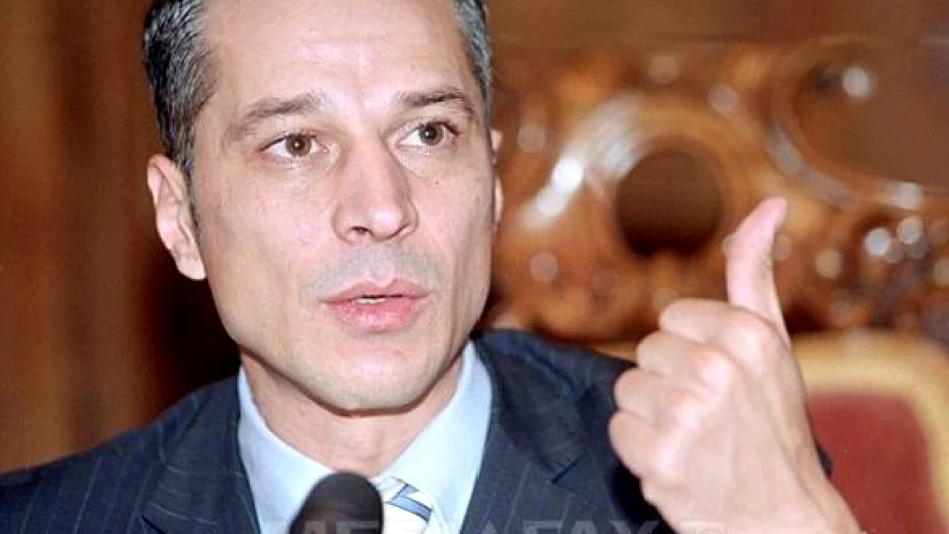 Enache Jiru ocupă din iulie 2012 funcţia de secretar de stat în Ministerul Finanţelor Publice şi a mai condus CEC în perioada august 2004 - aprilie 2005