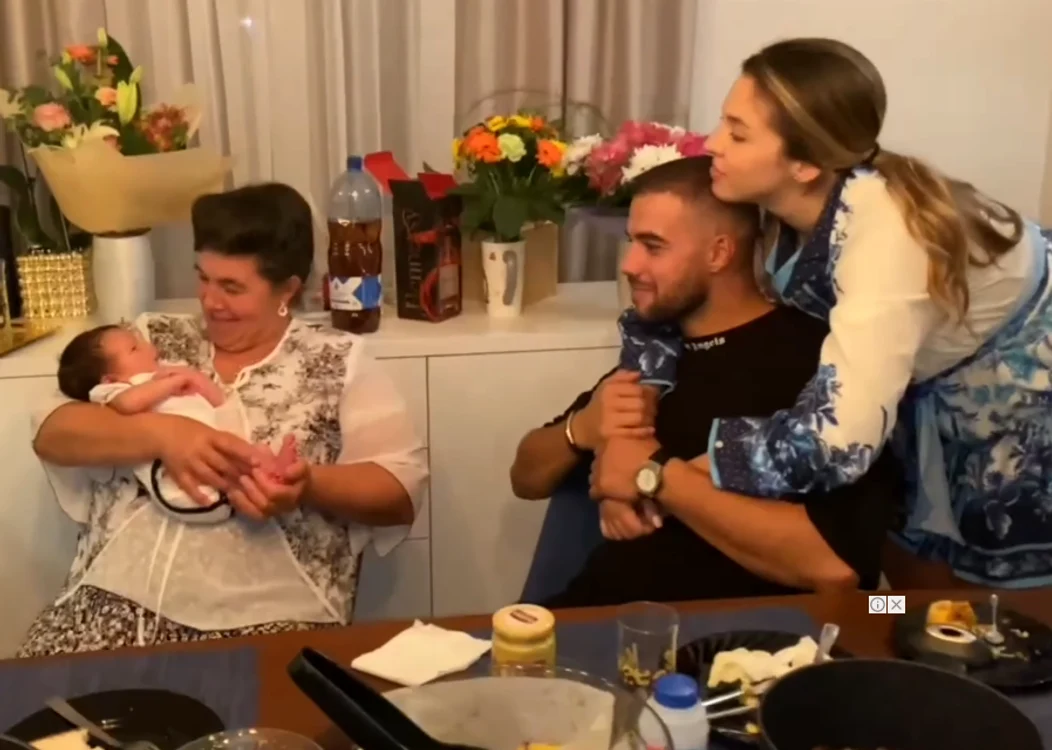 
    Micuțul Milan, în brațe la bunica lui, celebra mama Getafoto: captură YouTube  