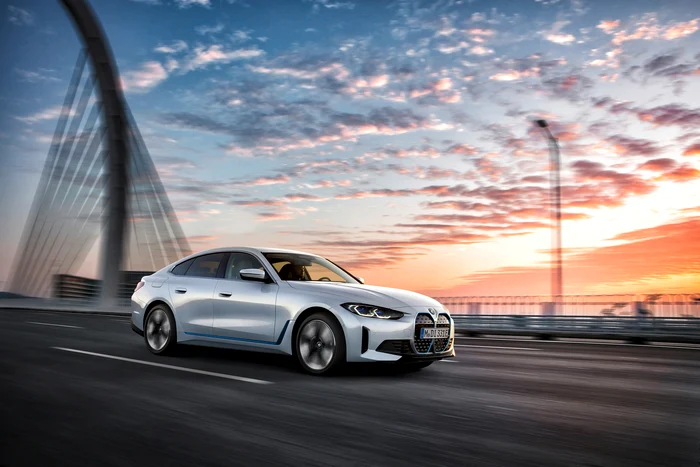 BMW i4 Foto - BMW