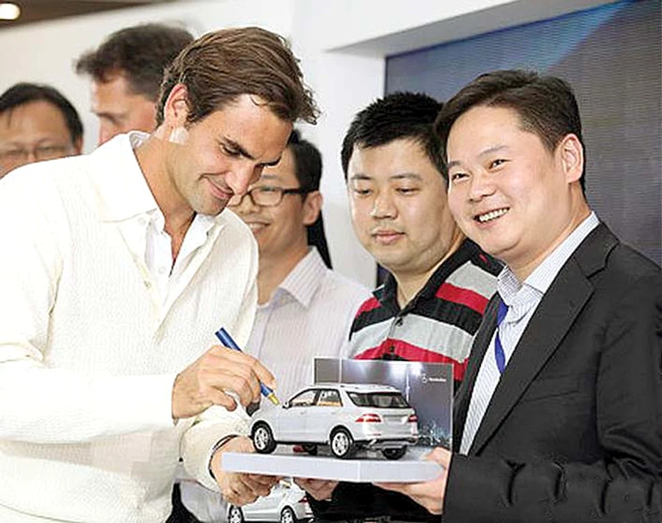 Federer, la o  acţiune  promoţională  Mercedes